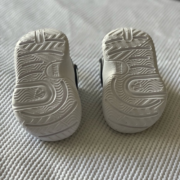 Baby Nike shoes - Picture 5 of 6